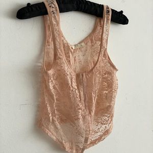 LACE CROP TOP